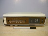 RCA 1970's - FLIP CLOCK RADIO - working, alarm clock AM FM